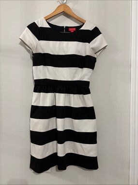 Elle Striped Dress Sz 10 GUC